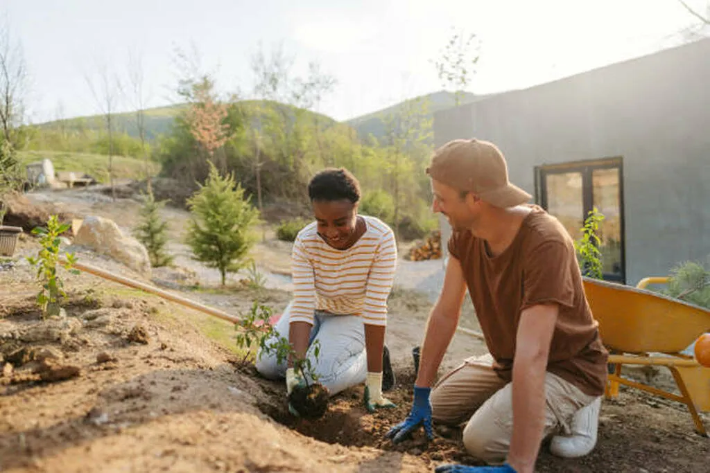 organically gardening
